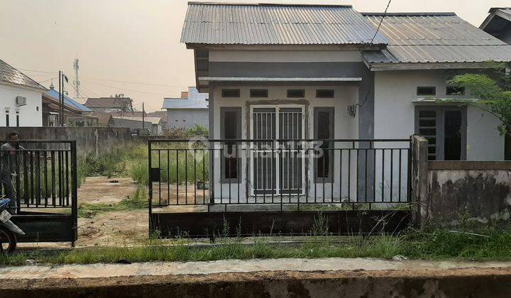 Rumah Dengan Tanah Luas Kompleks Star Borneo  Parit Muksin 1