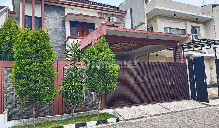 Rumah FullFurnished 5BR Dekat Tol Taman Kopo Indah Bandung 1