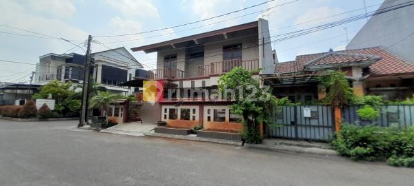 Rumah Jalan lebar di Boulevard Hijau Harapan Indah Bekasi