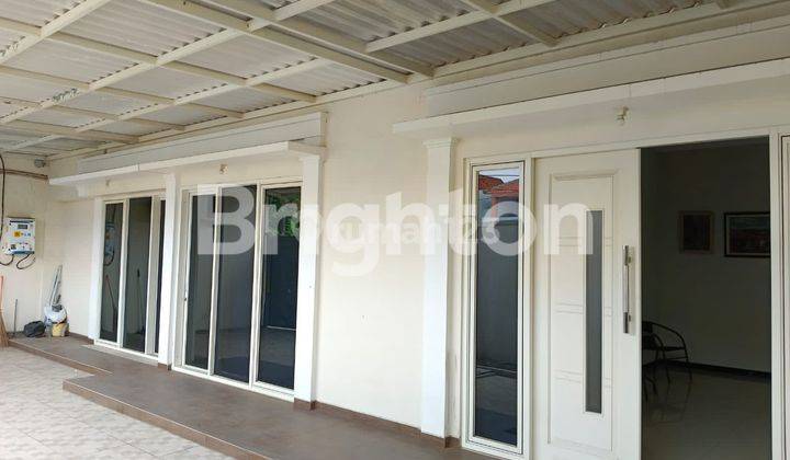 RUMAH PUSAT KOTA 2LANTAI ROW JALAN 3.5 MOBIL 2