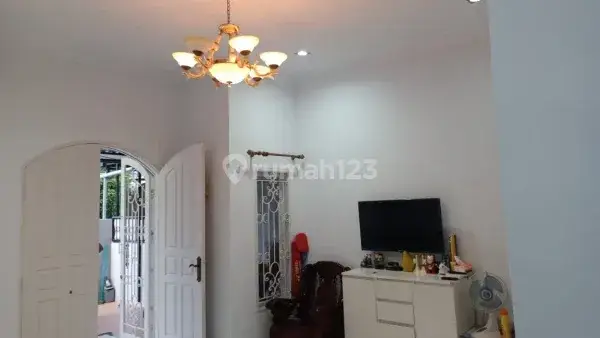 Dijual Rumah Cantik Dalam Komplek Cemara Hijau 2