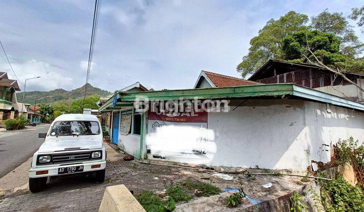 RUMAH DENGAN BANGUNAN HISTORIKAL DI WONOGIRI 1