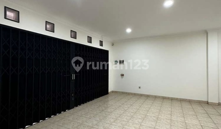 RUMAH MEWAH HOEK 3 LANTAI DI CITRA GARDEN 2