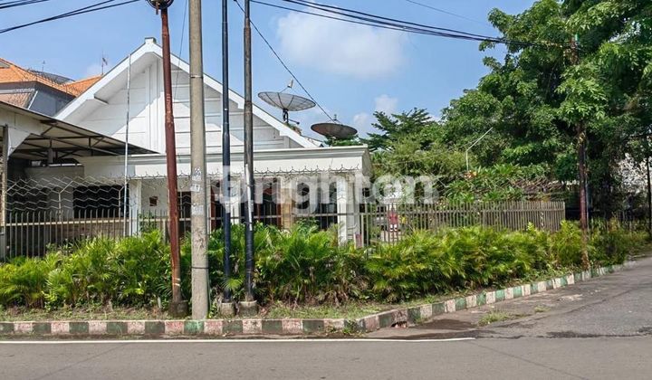 RUMAH HOOK KLASIK di DAERAH GUNUNG-GUNUNG KOTA MALANG RUMAH HOOK KLASIK di DAERAH GUNUNG-GUNUNG KOTA MALANG