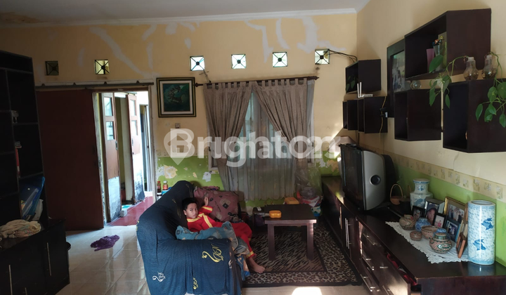 Rumah Second Wiguna Timur Regency dekat Raya MERR 2