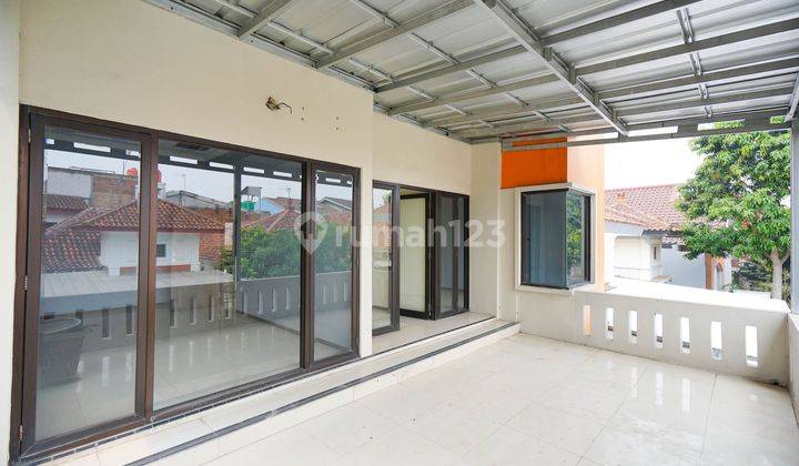 Rumah 2 Lt Strategis Semi Furnished 9 Menit Ke Eka Hospital Cibubur Dibantu Kpr J18000 2