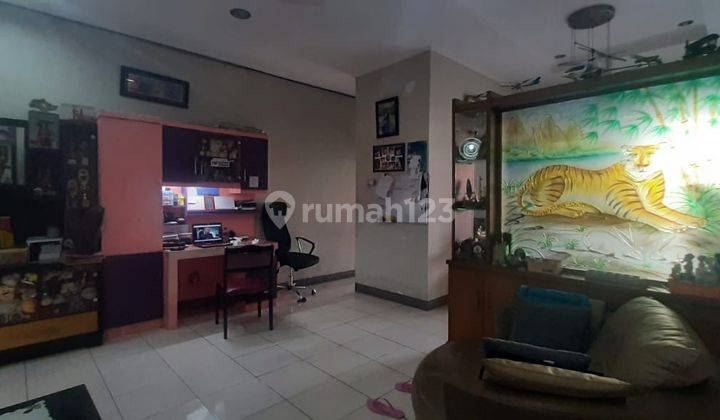 Rumah Luas Semi Furnished Taman Sari 2