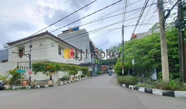 Rumah Jalan Lebar Lingkungan Asri di Gading Elok Utara Kelapa Gading 2