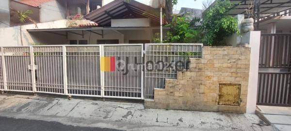 RUMAH 2.5 Lantai siap huni lingkungan nyaman di Grogol Jakarta Barat 1