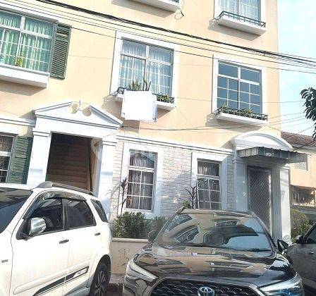 Townhouse siap huni di Taman Hijau Lippo Karawaci - Tangerang 1