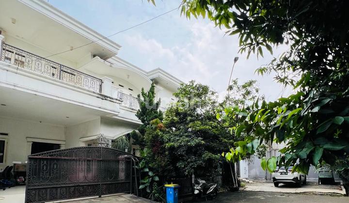 Rumah Bagus Dengan Kolam Renang Di Mandar Utama Bintaro Jaya Rumah Bagus Dengan Kolam Renang Di Mandar Utama Bintaro Jaya