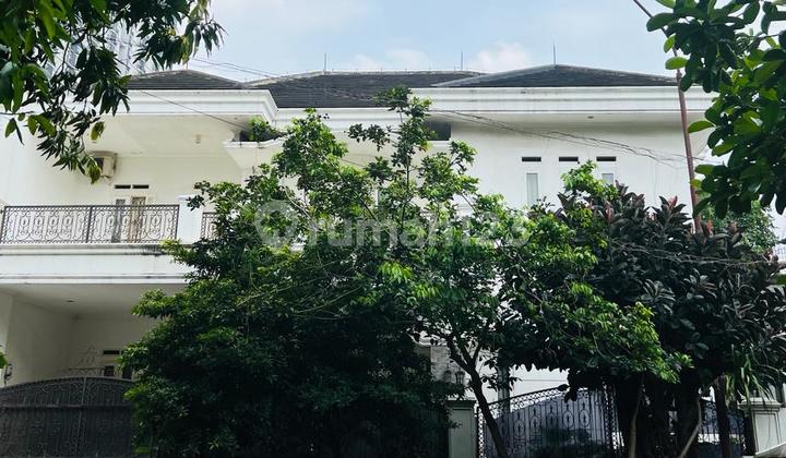 Rumah Bagus Dengan Kolam Renang Di Mandar Utama Bintaro Jaya 2