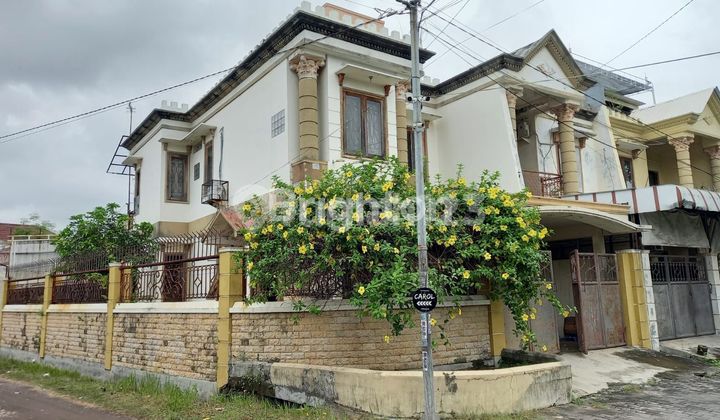 Rumah Hook 2 Lantai di Jemur Andayani