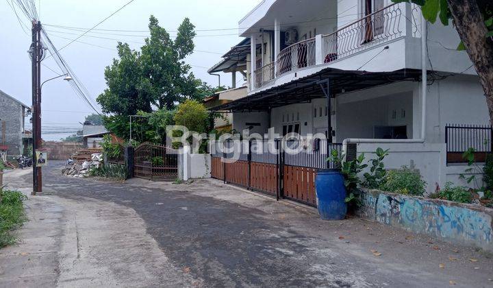 JUAL CEPAT RUMAH DUA LANTAI DI BARAT BANDARA ADISUCIPTO 1