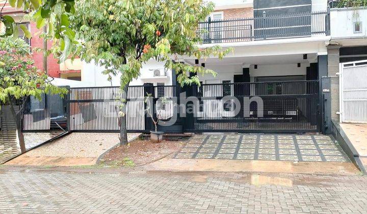 Rumah Cantik 2 Lantai di Kawasan Premium Kemang Bekasi 1