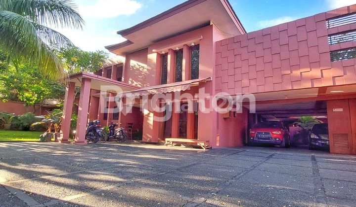 RUMAH MEWAH VIEW CANTIK DI LEBAK BULUS