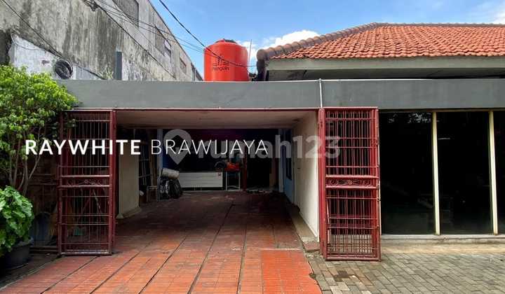 Rumah Lama Lokasi Strategis Area Dharmawangsa Kebayoran Baru