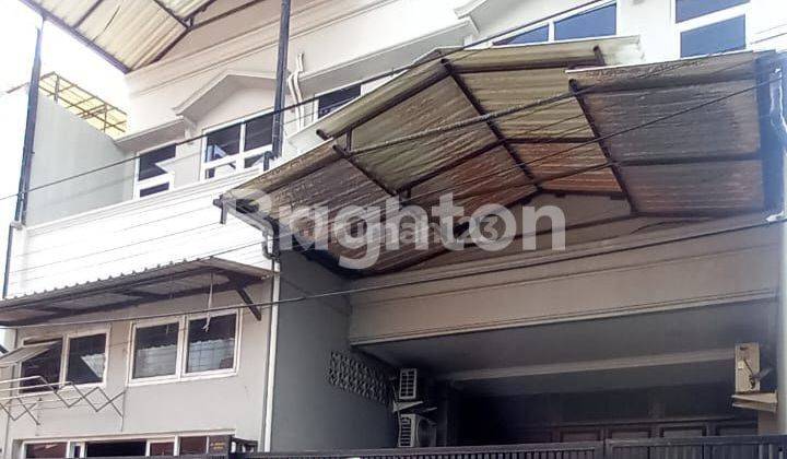 RUMAH JELAMBAR MEGAH SEMI FURNISH 3.5 LANTAI 1