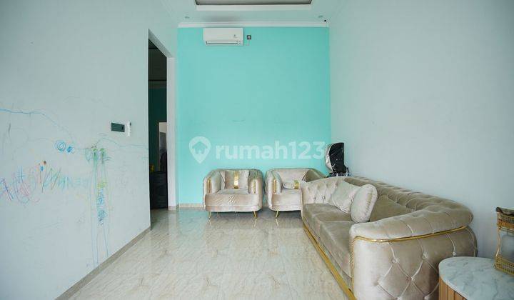 ruang tamu rumah siap huni & strategis