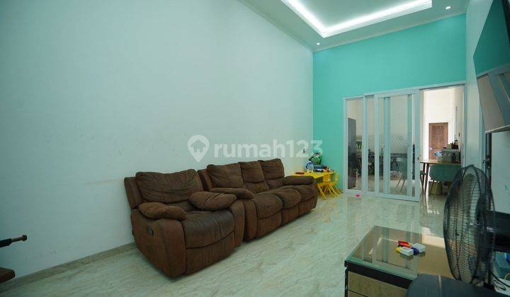 ruang tamu rumah siap huni & strategis
