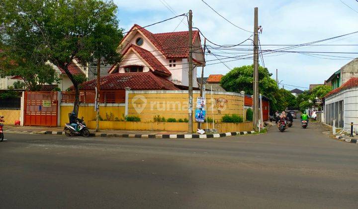 RUMAH JL.RAYA UTAMA BSD DEKAT STASIUN KA 2