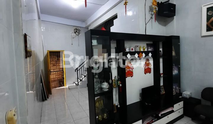 RUMAH DI JALAN RAYA JELAMBAR JAKARTA BARAT 3 LANTAI BISA UNTUK USAHA 2