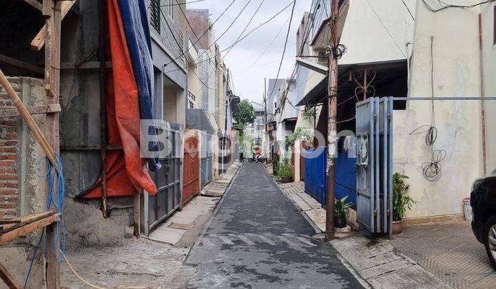 RUMAH BARU TANJUNG DUREN SELATAN JAKARTA BARAT ON PROGRESS 3 LANTAI 2