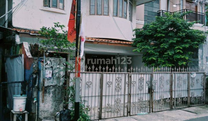 Rumah Dan Kost Bangunan Lama Di Cikini Jakarta Pusat S7193 1