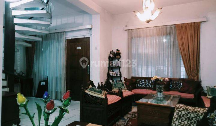 Rumah Dan Kost Bangunan Lama Di Cikini Jakarta Pusat S7193 2