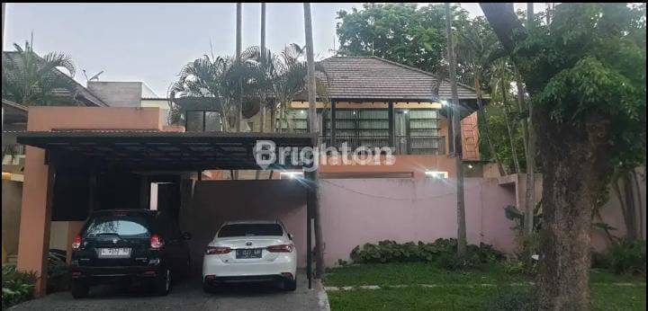 RUMAH DI ISEN INTERNATIONAL LIVING ADA KOLAM RENANG 1