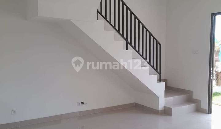 ruang tamu rumah brand new cluster plus