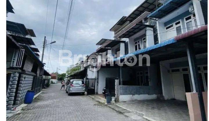 RUMAH KOMPLEK  STRATEGIS 2 1/2 TINGKAT DI SUNGGAL 2