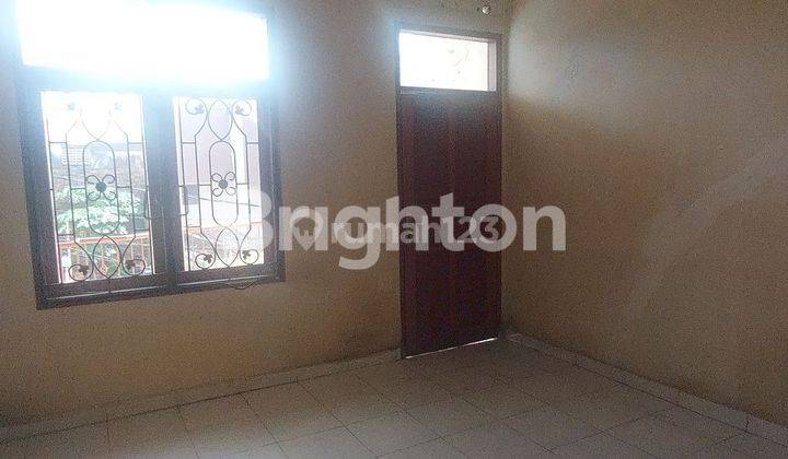 Rumah 3 Lantai Bagus Unfurnished Sertifikat Hak Milik di Jl. Kartini, Jakarta Pusat 2