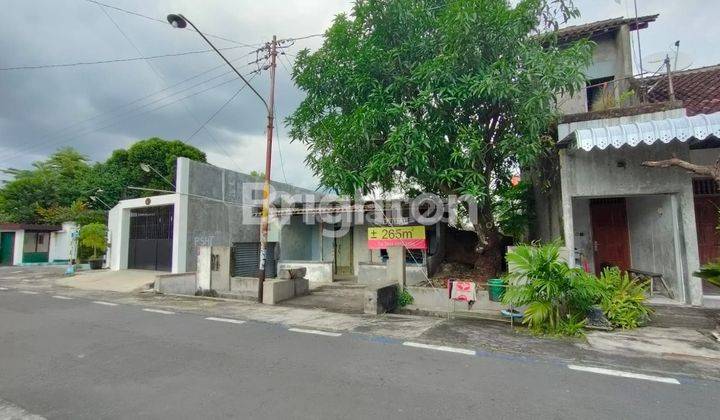 RUMAH HITUNG TANAH DI DEKAT EXIT TOL KAWASAN NYAMAN ROW JALAN PAPASAN 2 MOBIL DEKAT JL PIERE TENDEAN NUSUKAN SOLO 1