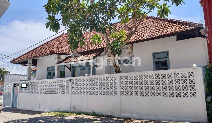 1 storey residential house ready to live in a comfortable and quiet environment located in Kerobokan close to schools, children's playgrounds, supermarkets, traditional markets and RSU 1