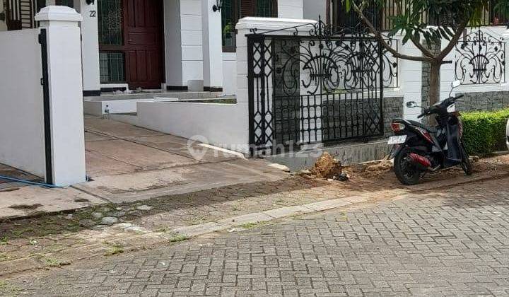 Rumah Strategis Perumahan Raffles Hills Harjamukti Cibubur Depok 2