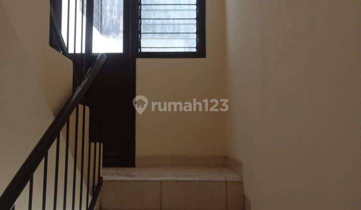 Di  Rumah Di Jelambar Selatan Jakarta Barat 1