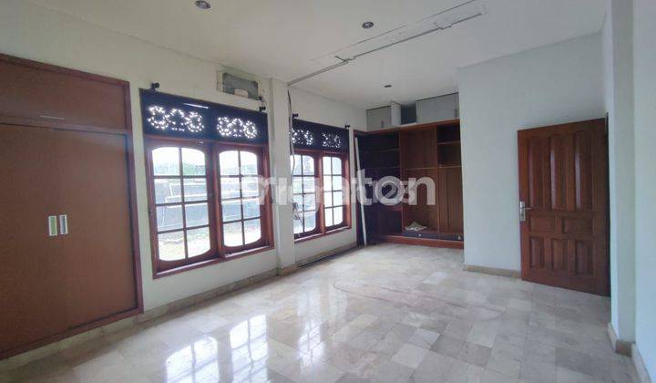 RUMAH CLASSIC 2 LANTAI JALAN SULI DENPASAR  1