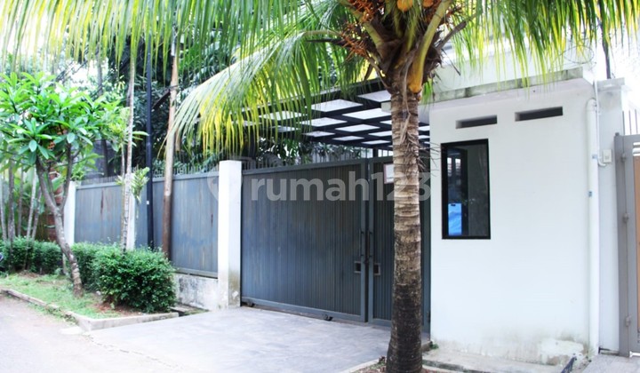Rumah Bagus Dalam Komplek Di Kebayoran Baru