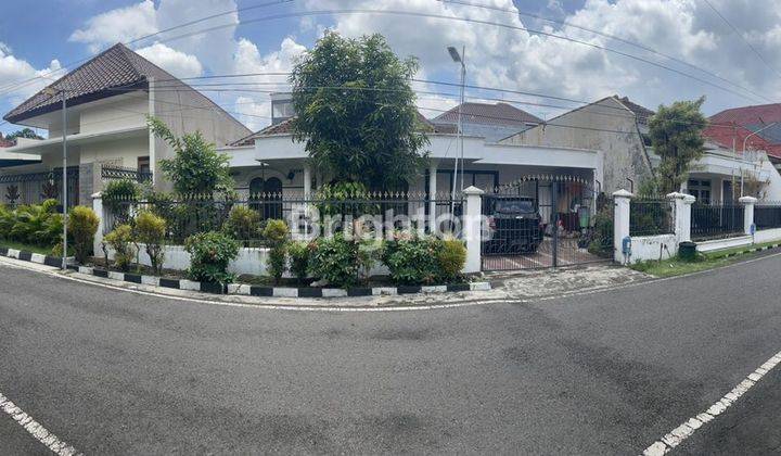 RUMAH HOOK 2 LT LUAS MODEL KOLONIAL NEGO DI JL PULAU² KOTA MALANG 1