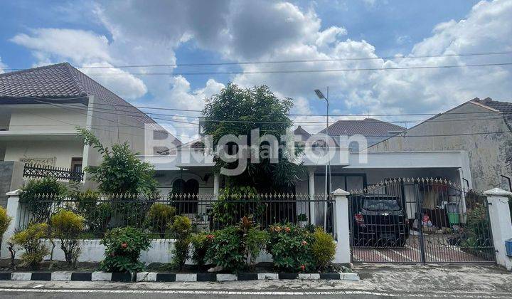 RUMAH HOOK 2 LT LUAS MODEL KOLONIAL NEGO DI JL PULAU² KOTA MALANG 2