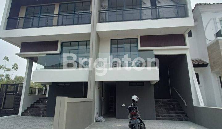 Rumah Baru Modern Minimalis Dekat Clubhouse Lokasi Wisata Bukit Mas 1 Cluster Madrid Nol Jalan Wiyung Lidah Kulon. Dekat sekali dengan Citraland, National Hospital,  Graha Famili, Pakuwon Indah, Pakuwon Mall 1