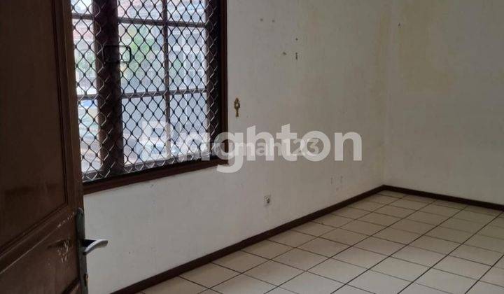 Rumah 2 Lantai Perlu Renovasi 2