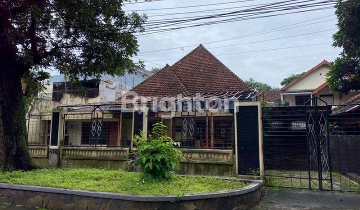 rumah tua cocok buat investasi kafe atau tempat tinggal. Dekat kampus  UNM dan resto  resto terkenal 1