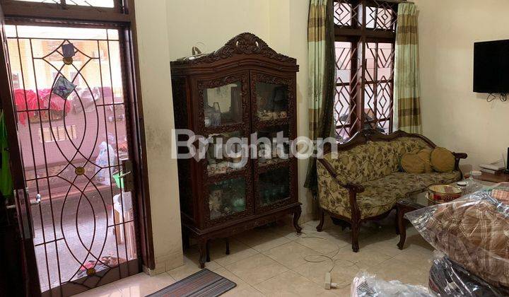 RUMAH TOMANG JAKARTA BARAT ROW JALAN 2 MOBIL 1