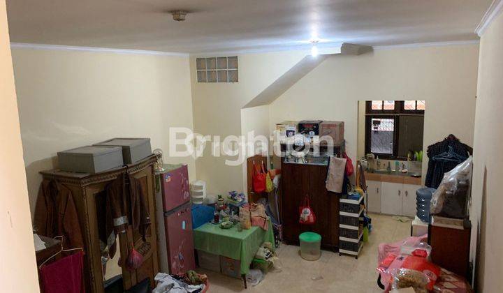 RUMAH TOMANG JAKARTA BARAT ROW JALAN 2 MOBIL 2