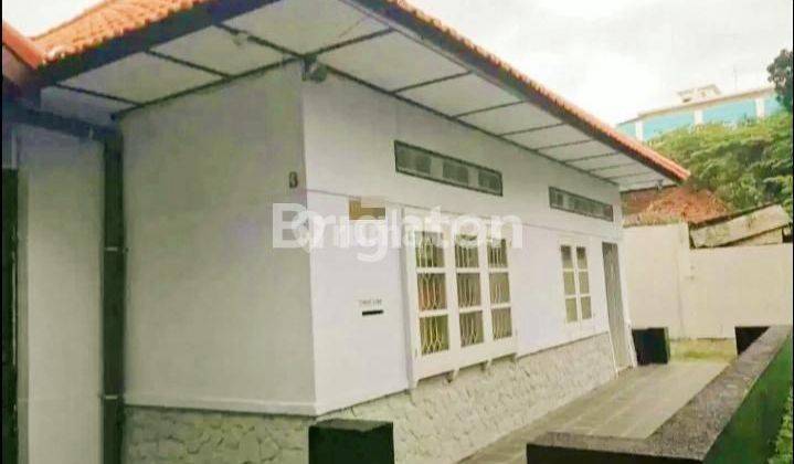 RUMAH BESAR TANAH LUAS MODEL KOLONIAL DIPUSAT KOTA MALANG  MURAH DEKAT ALUN² 2