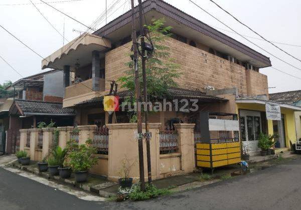 Rumah Hook 3 Lantai di Pondok Bambu Jakarta Timur 1