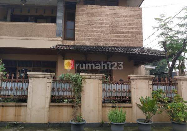 Rumah Hook 3 Lantai di Pondok Bambu Jakarta Timur 2