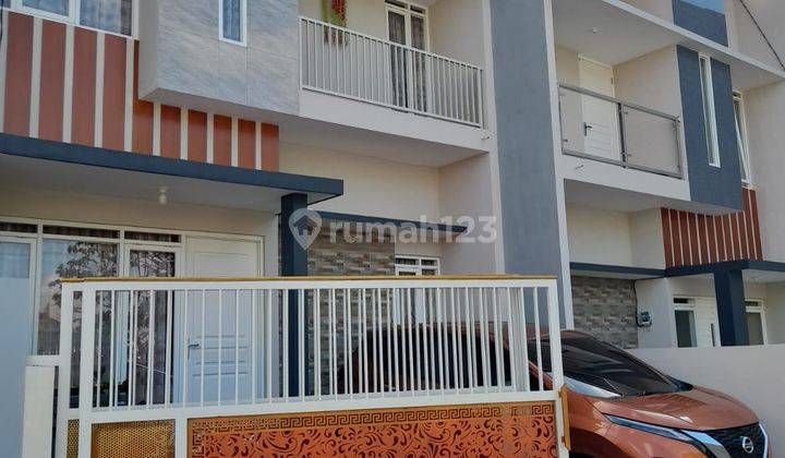 CEPAT RUMAH 2 LANTAI CANTIK & BAGUS MODERN SIAP HUNI TERJANGKAU 1